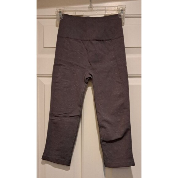 Lululemon Capri Leggings Womens Size 2 Heathered Purple Workout Gym Comfy - Picture 1 of 8